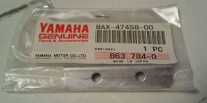 Крепление демпфера направляющей склизы для снегоходов Yamaha 8AX-47458-00-00