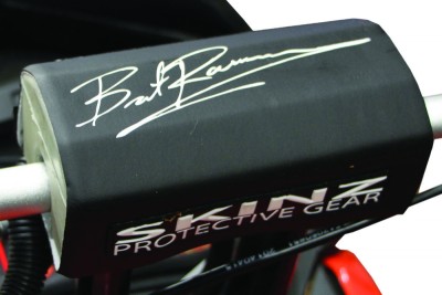 Мягкая накладка на руль для снегохода Skinz BPR100-BK