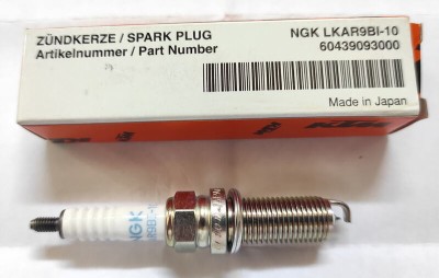 Свеча зажигания оригинальная KTM 1090 1290 690 60439093000 NGK LKAR9BI-10